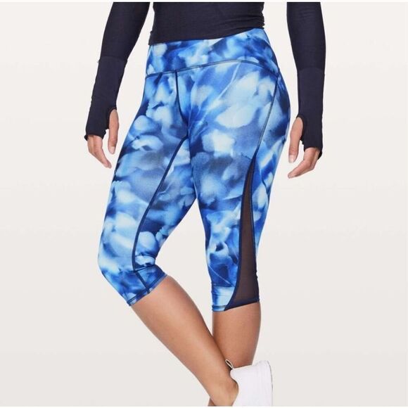 Lululemon Train Times Crop Full On Luxtreme Size 4 Cropped Leggings Abstract EUC - Picture 1 of 6